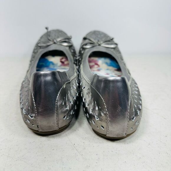 Vionic Silver Ballet Flats Womens 6,5Perforated Leather Comfort Shoes Orthotic - Picture 5 of 7